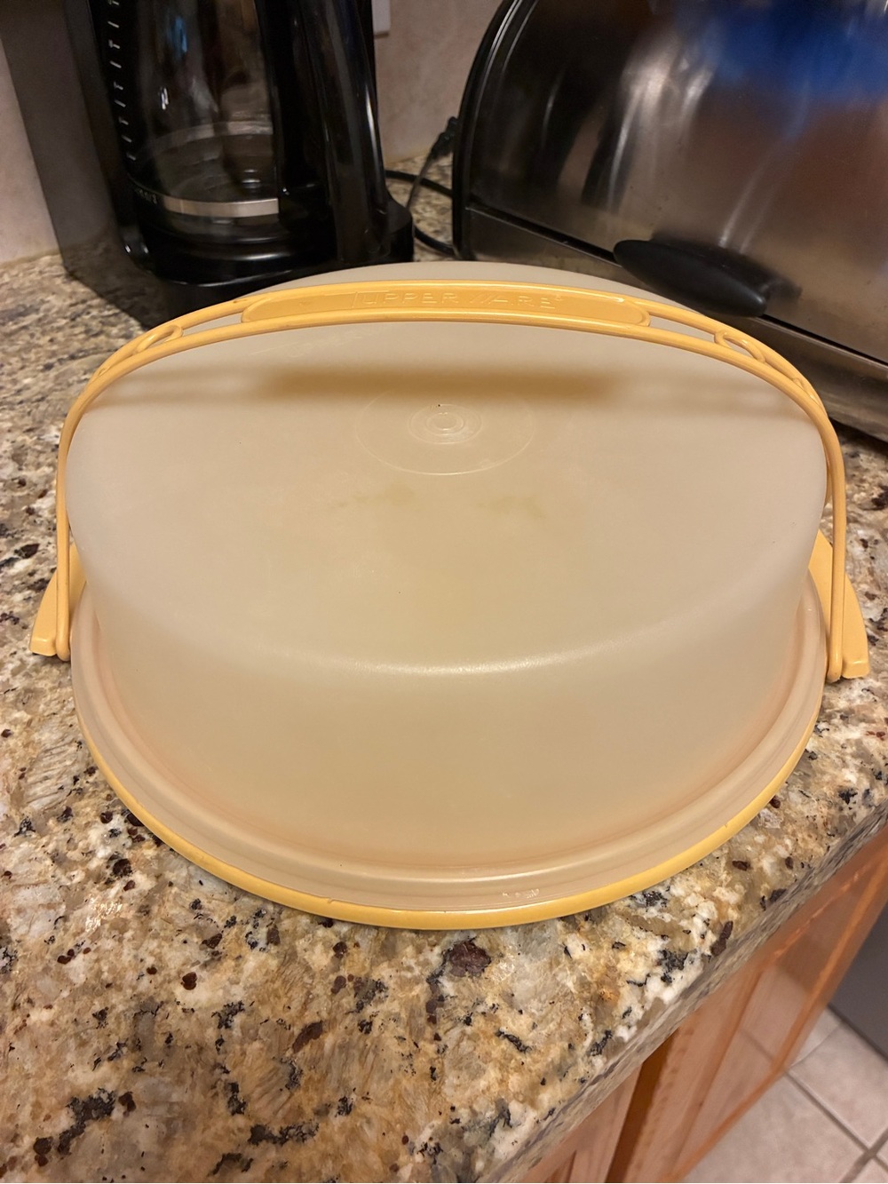 Vintage Tupperware Harvest Gold cake and pie carrier